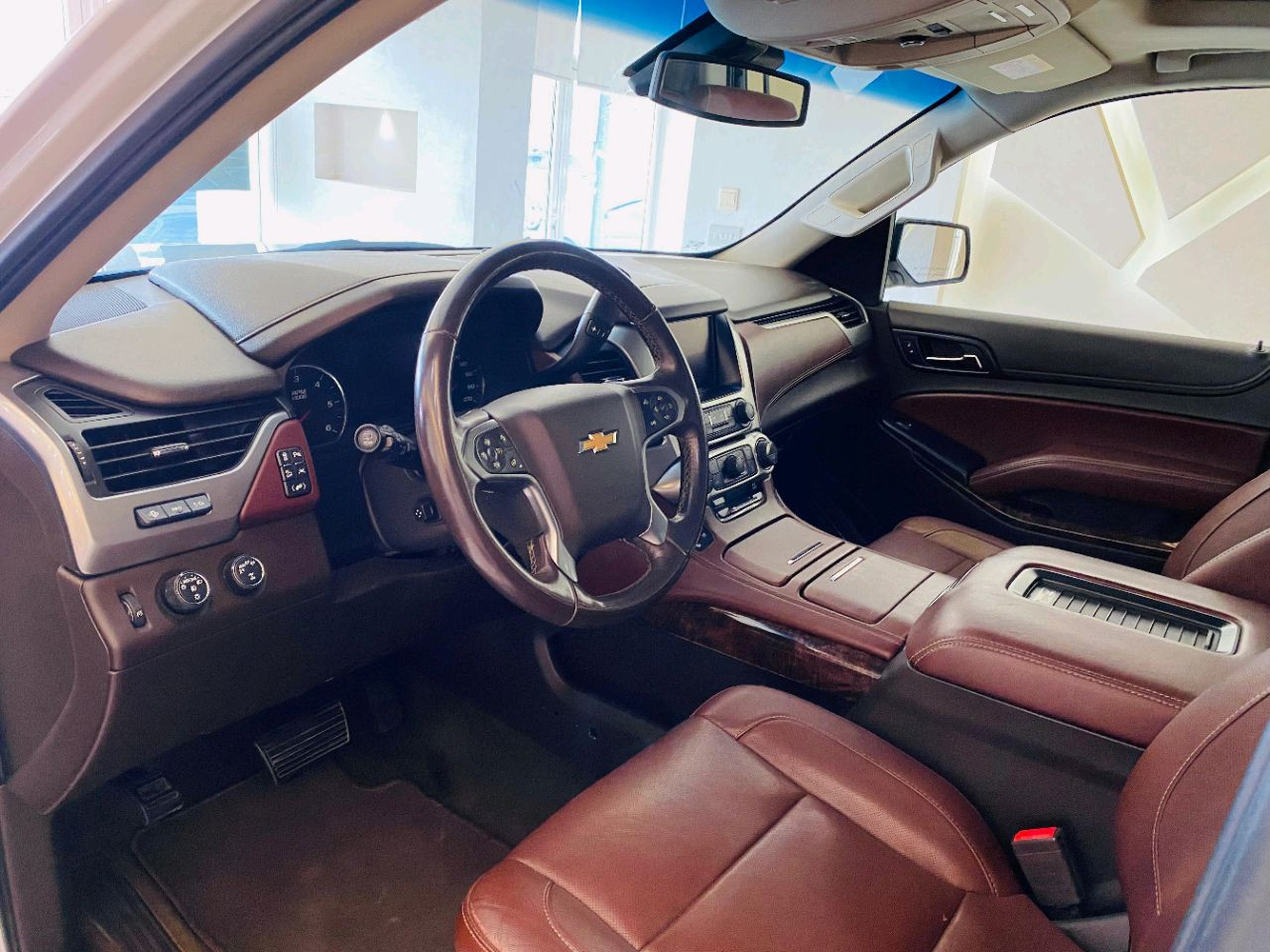 Chevrolet Suburban - Image 10