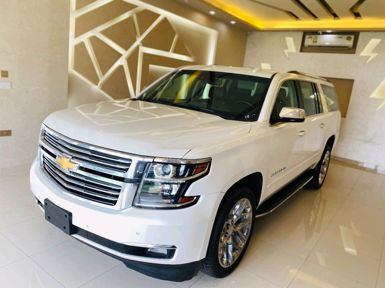 Chevrolet Suburban - Image 4