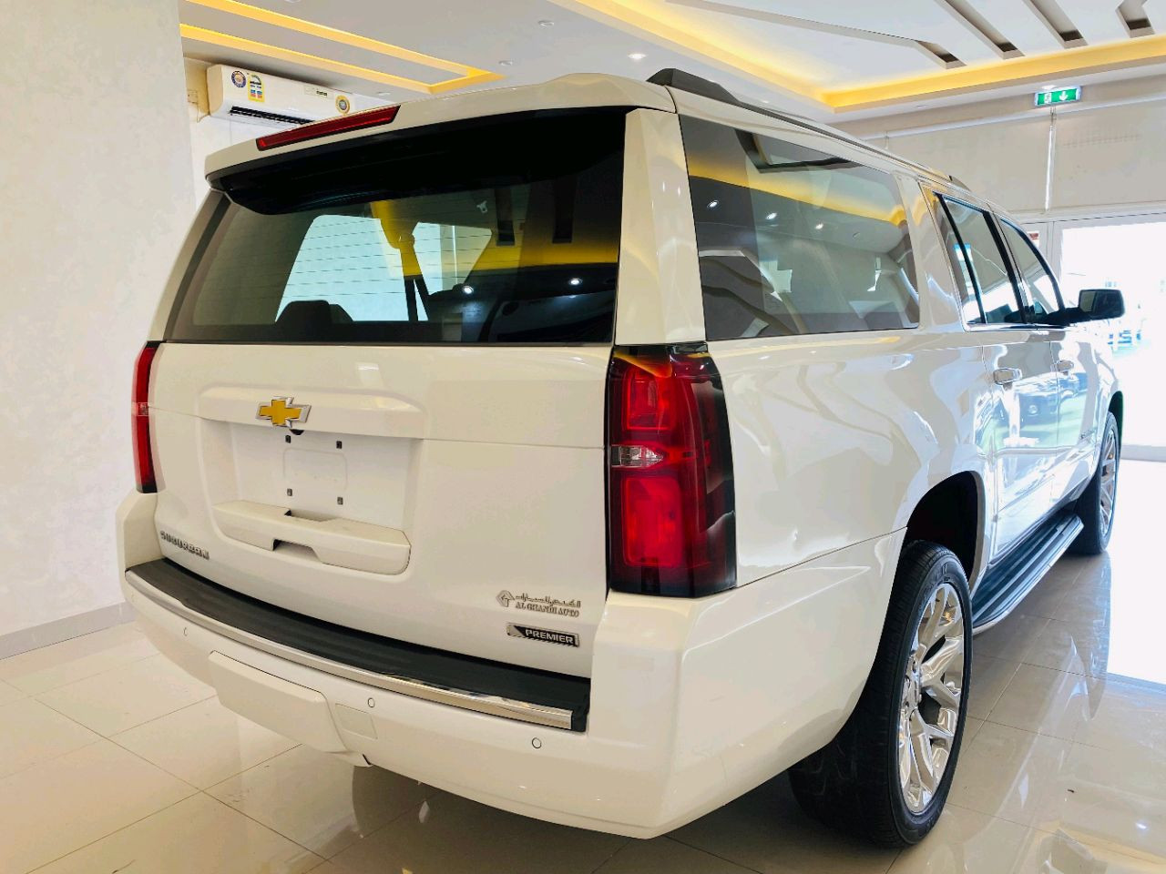Chevrolet Suburban - Image 5