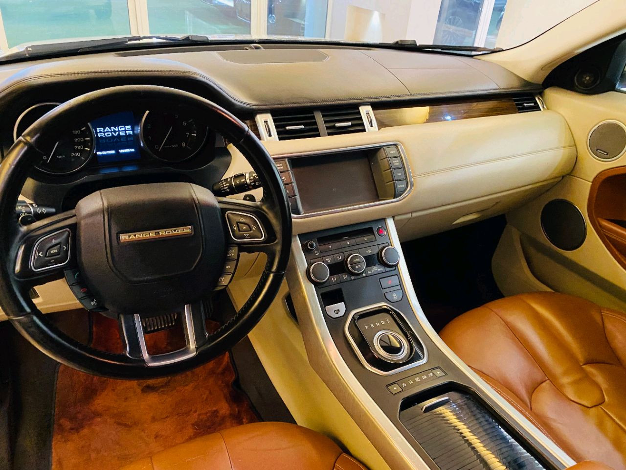 Range Rover Vogue - Image 10