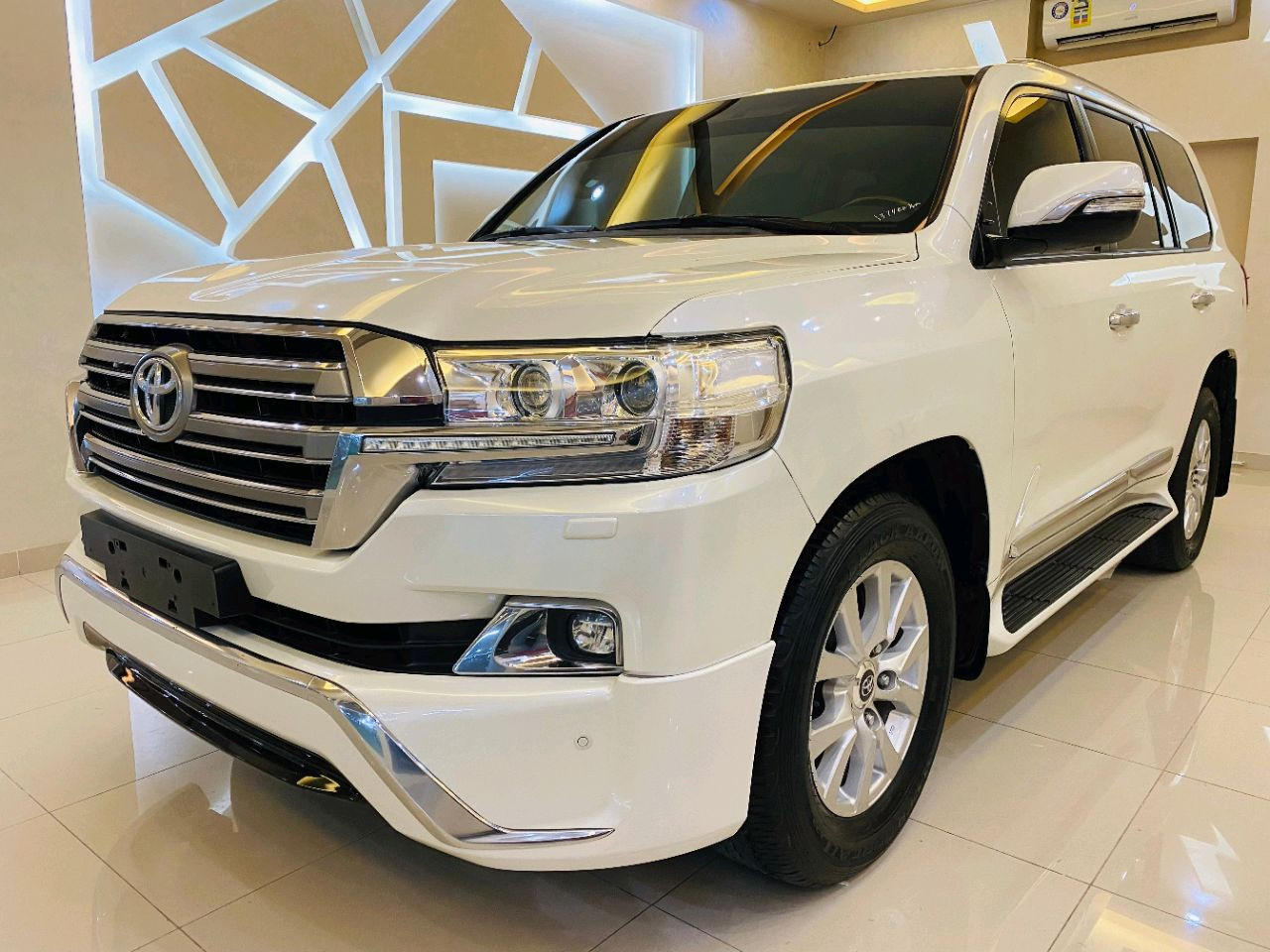 Toyota Land Cruiser - Image 4