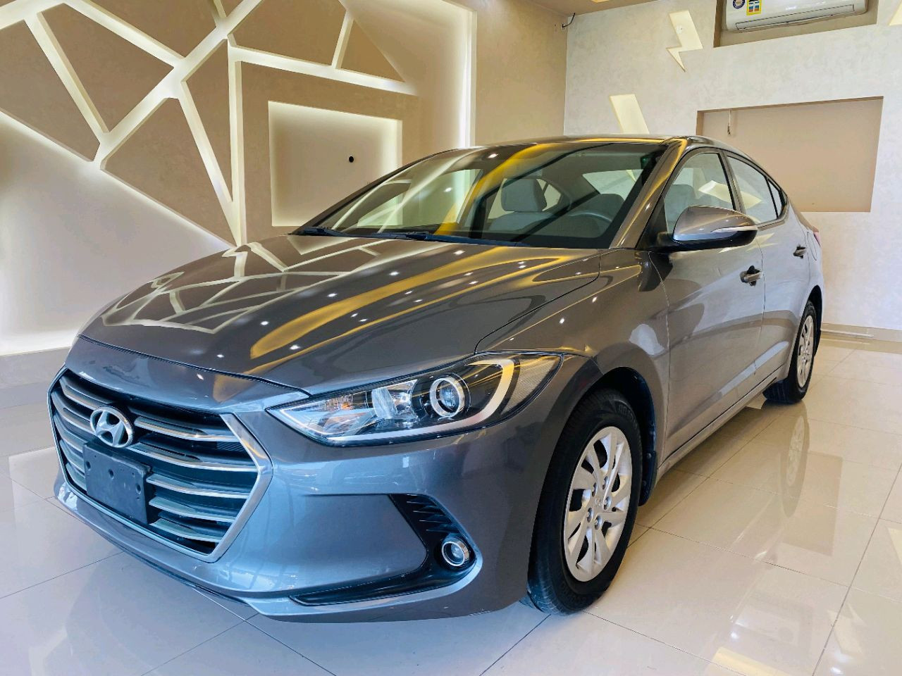 Hyundai Elantra - Image 7