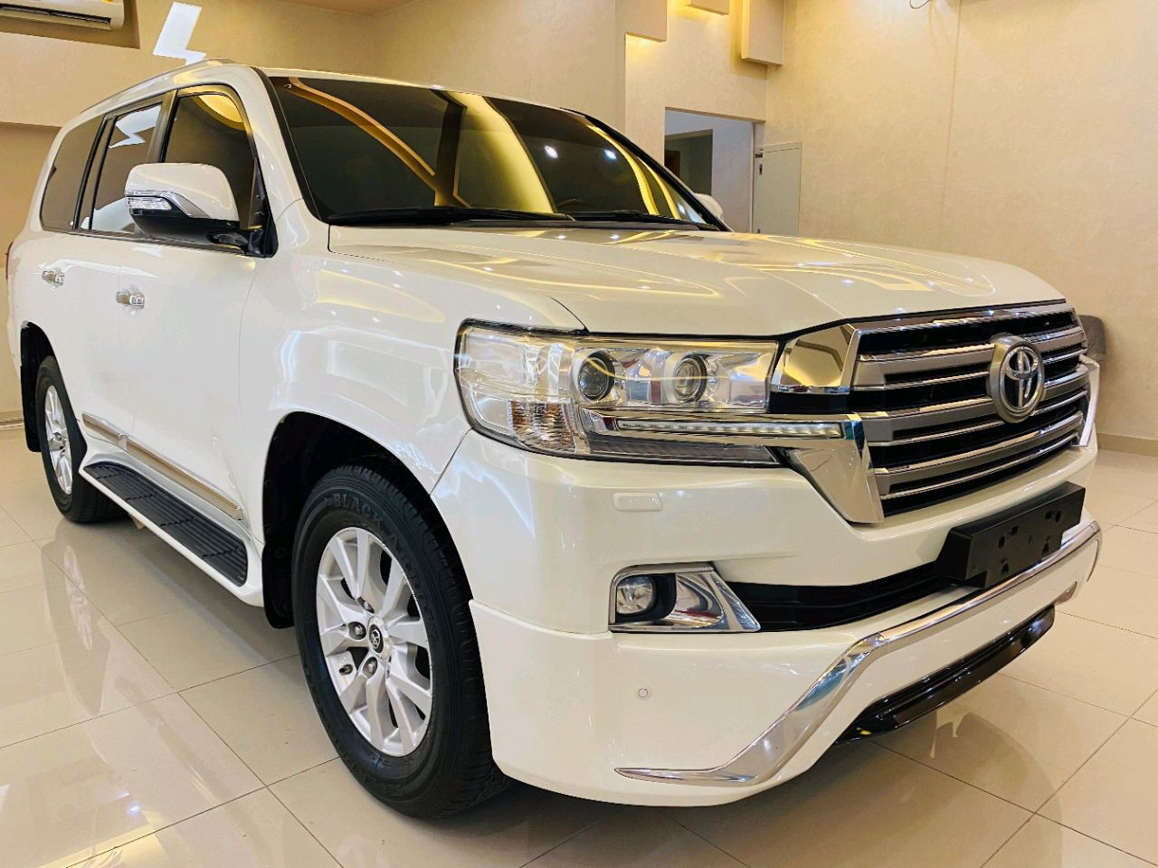 Toyota Land Cruiser - Image 9