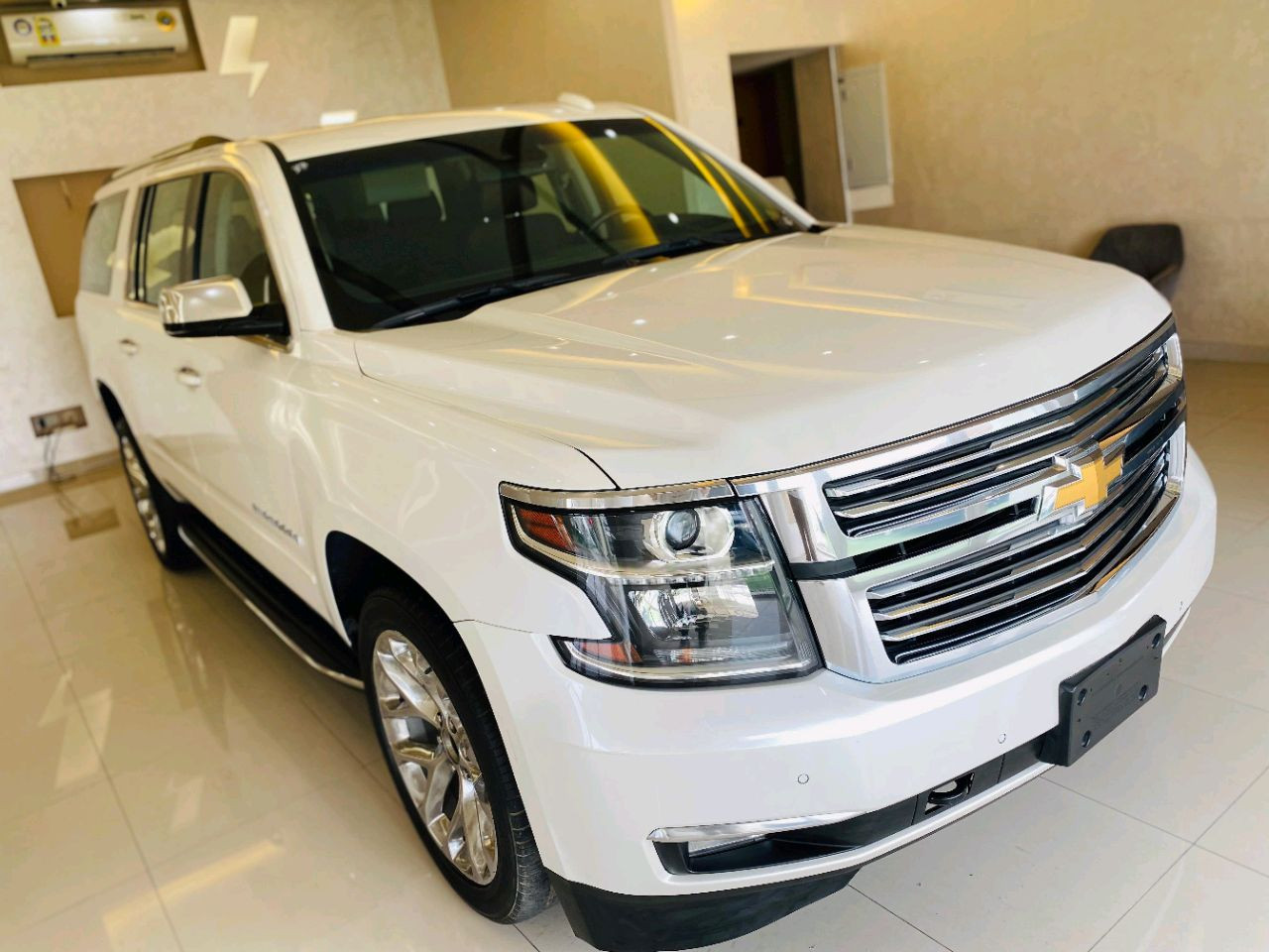 Chevrolet Suburban - Image 7