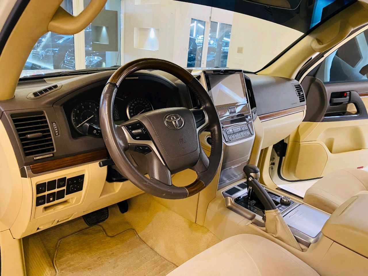 Toyota Land Cruiser - Image 7