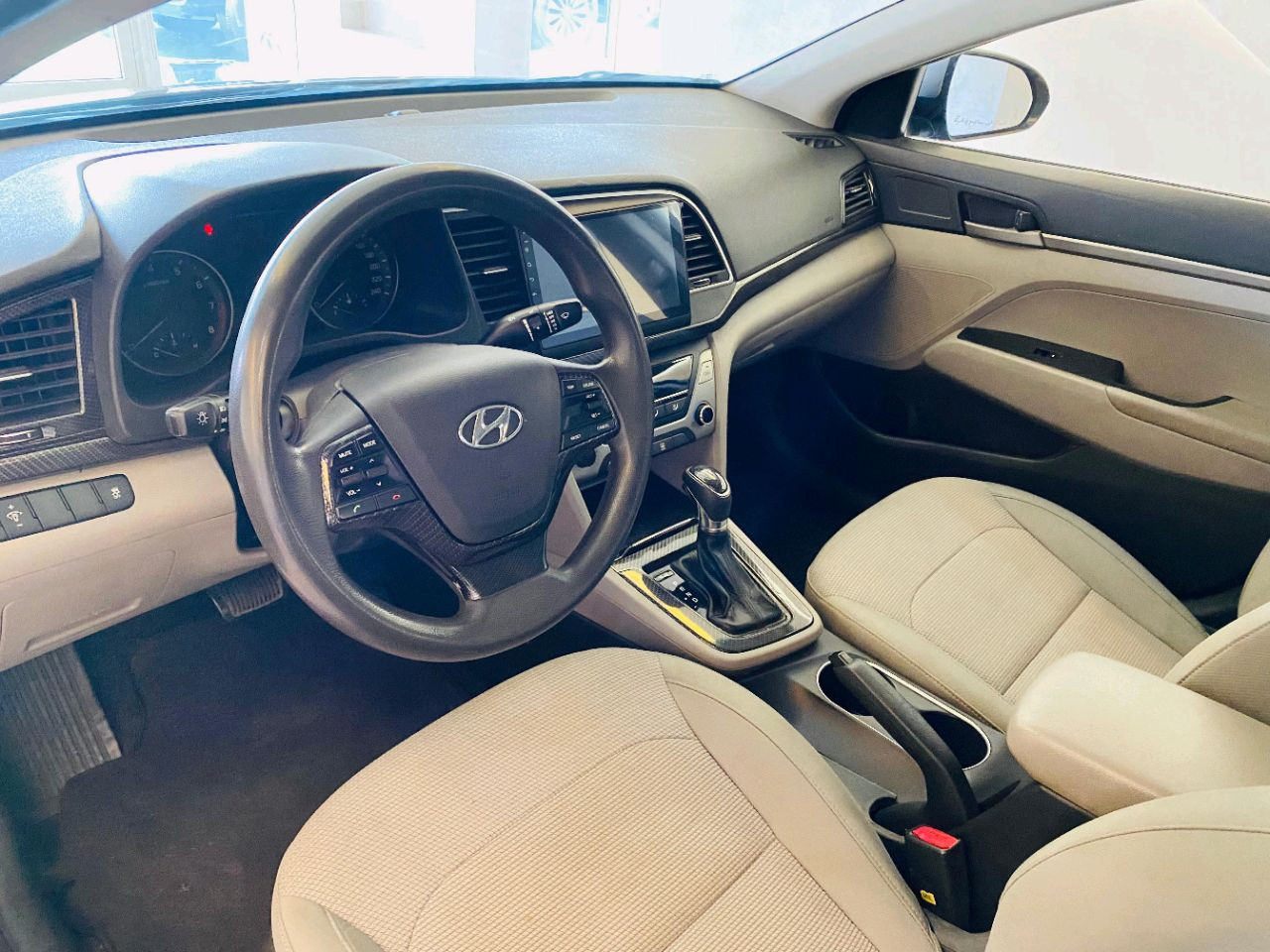 Hyundai Elantra - Image 8