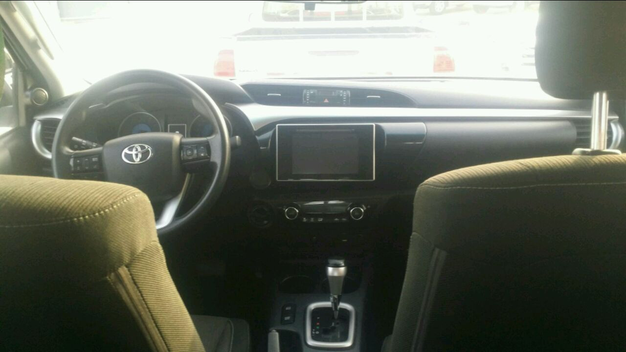 Toyota Hilux - Image 7