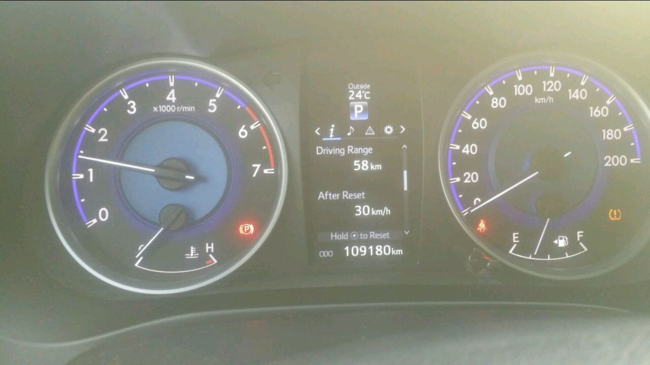 Toyota Hilux - Image 8