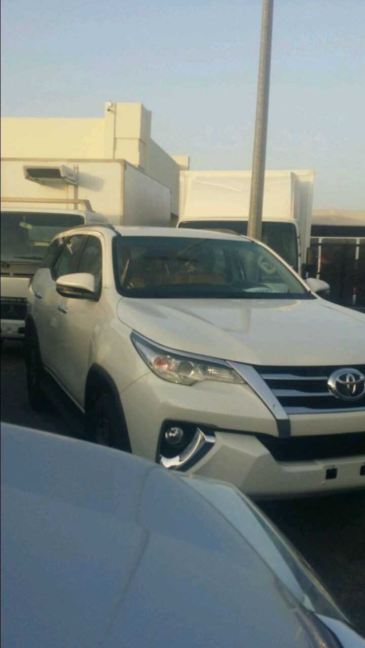 Toyota Fortuner - Image 4