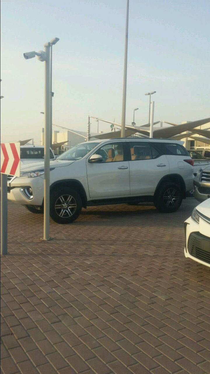 Toyota Fortuner - Image 6