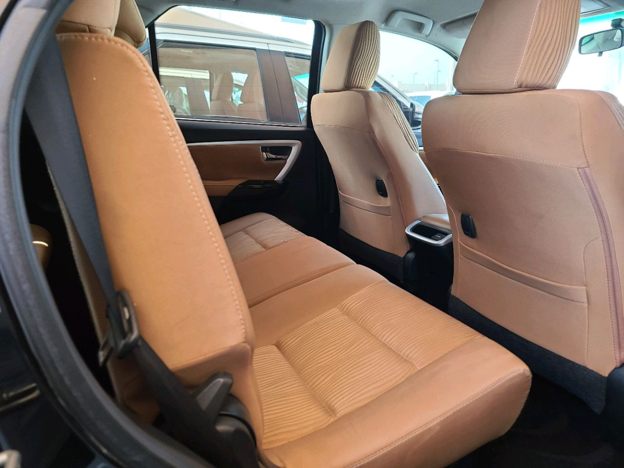 Toyota Fortuner - Image 4