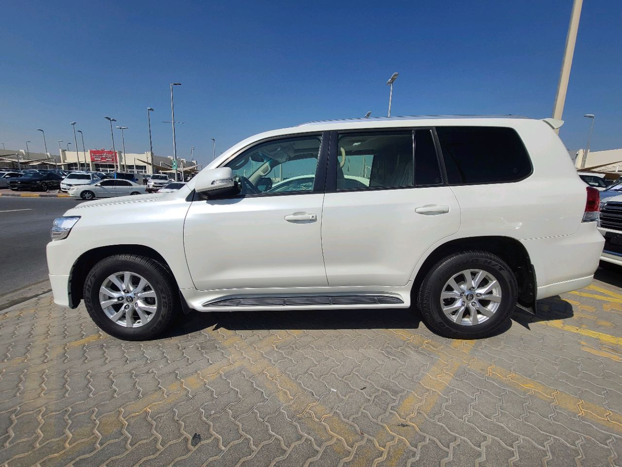 Toyota Land Cruiser - Image 8