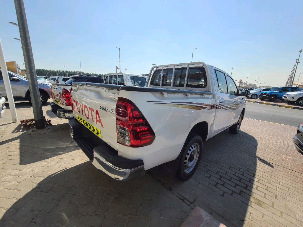 Toyota Hilux - Image 5
