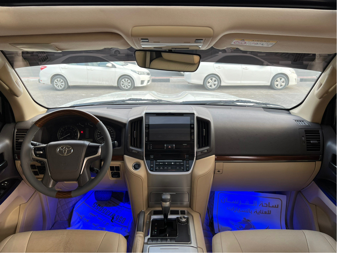 Toyota Land Cruiser - Image 7