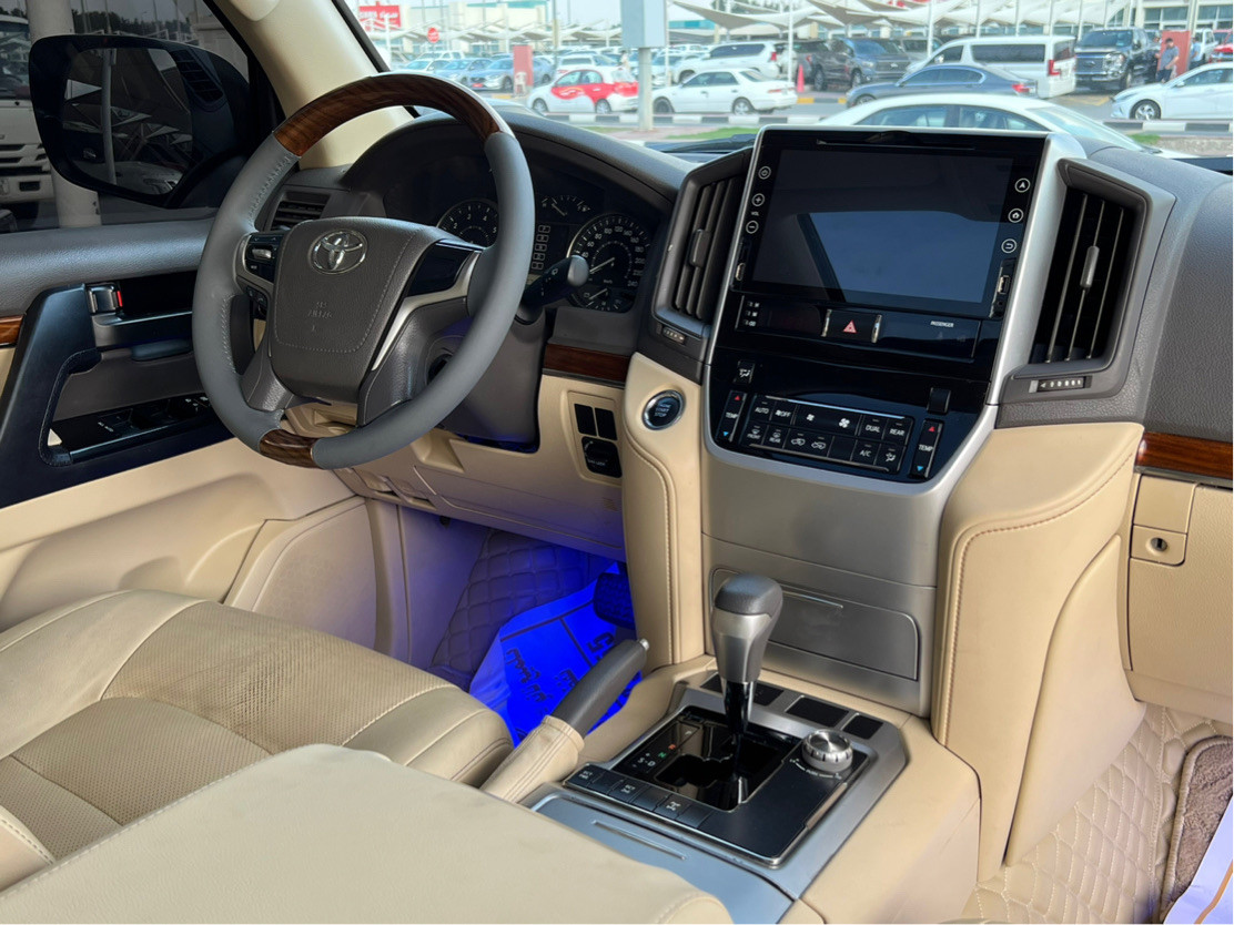 Toyota Land Cruiser - Image 6