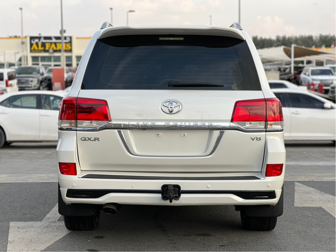 Toyota Land Cruiser - Image 8