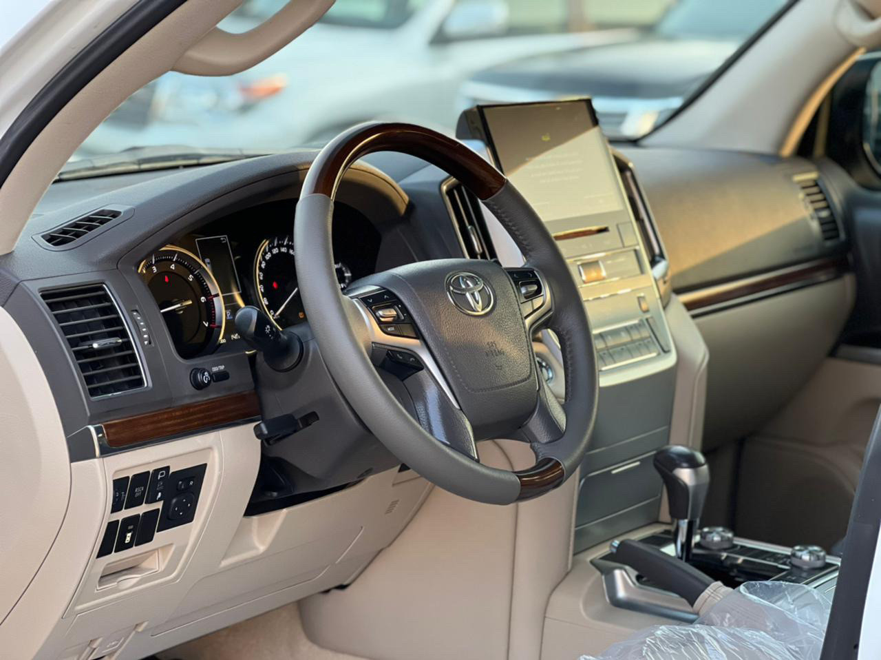 Toyota Land Cruiser - Image 3