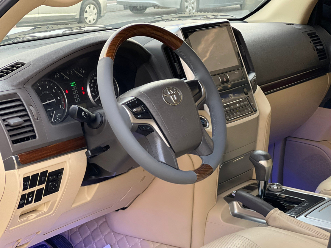 Toyota Land Cruiser - Image 3