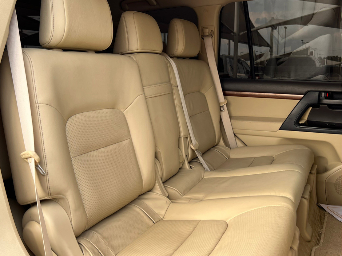 Toyota Land Cruiser - Image 5