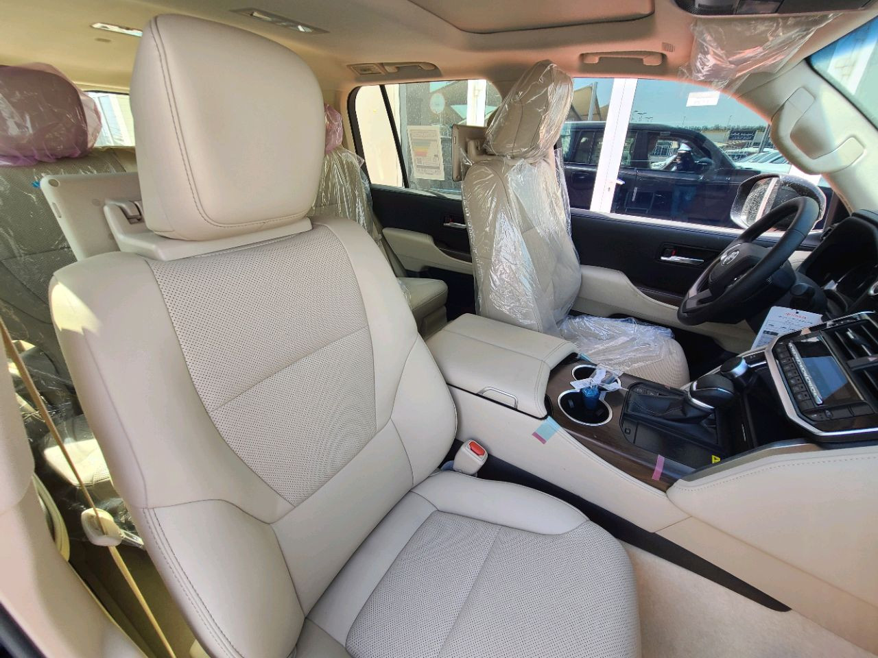 Toyota Land Cruiser - Image 10
