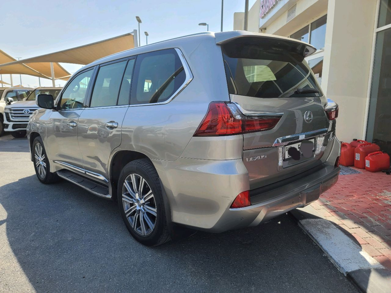 Lexus LX-Series - Image 12