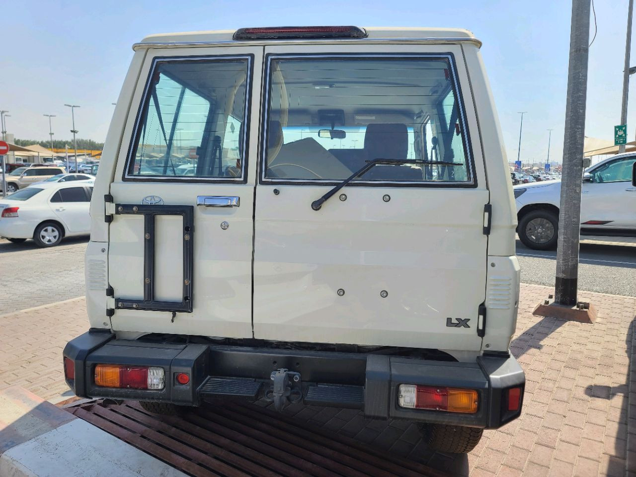Toyota Land Cruiser - Image 4