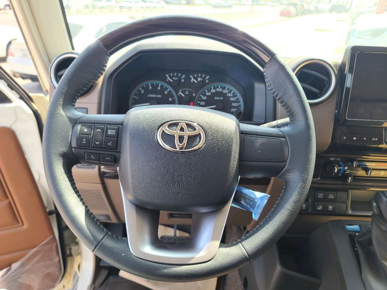 Toyota Land Cruiser - Image 7