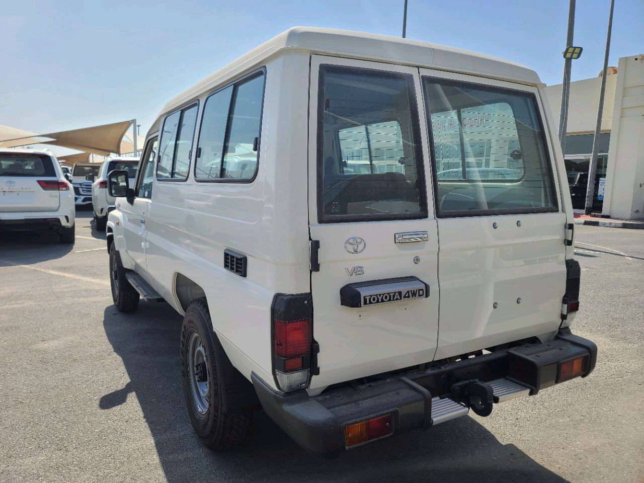 Toyota Land Cruiser - Image 7