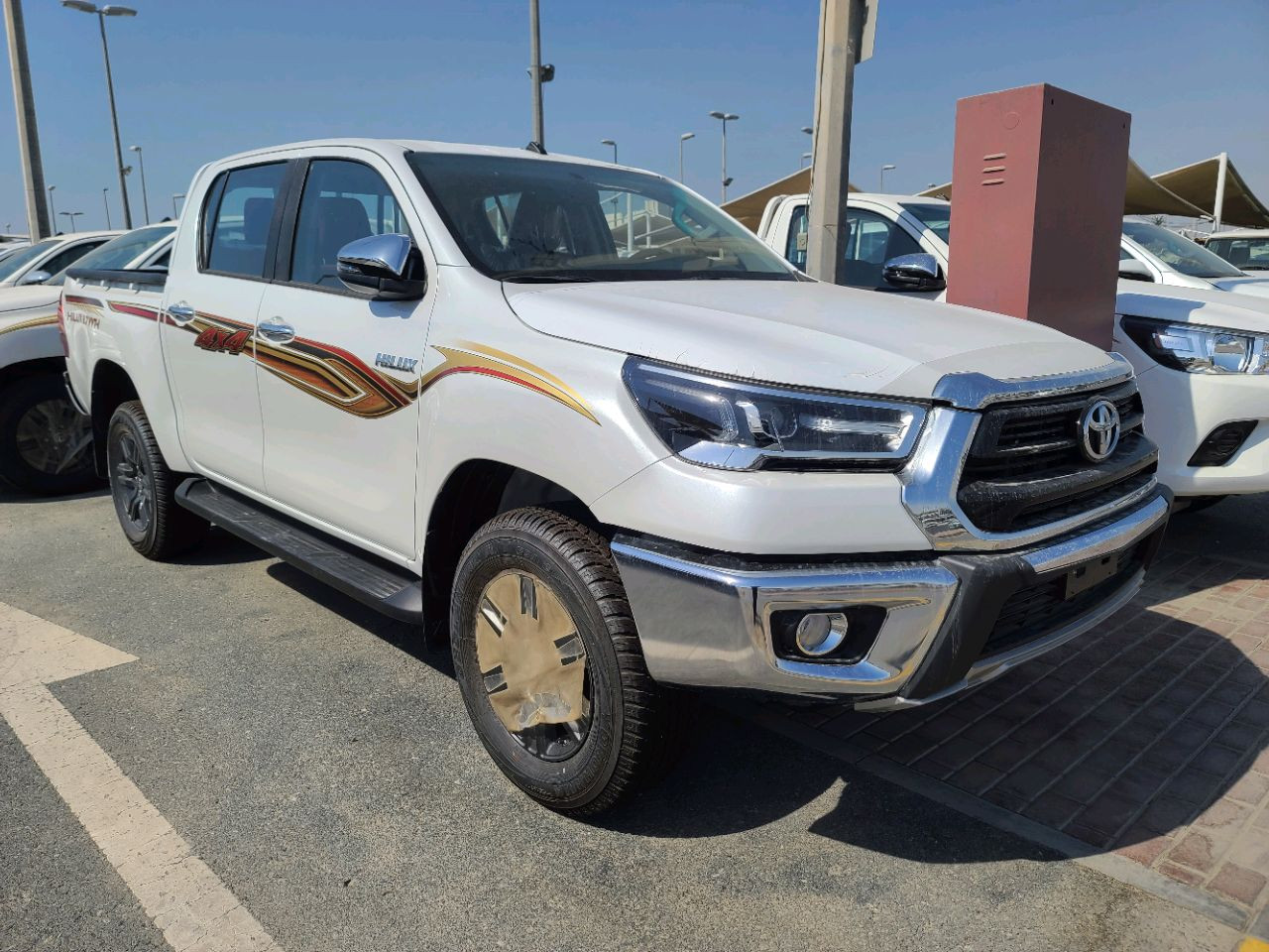 Toyota Hilux - Image 9