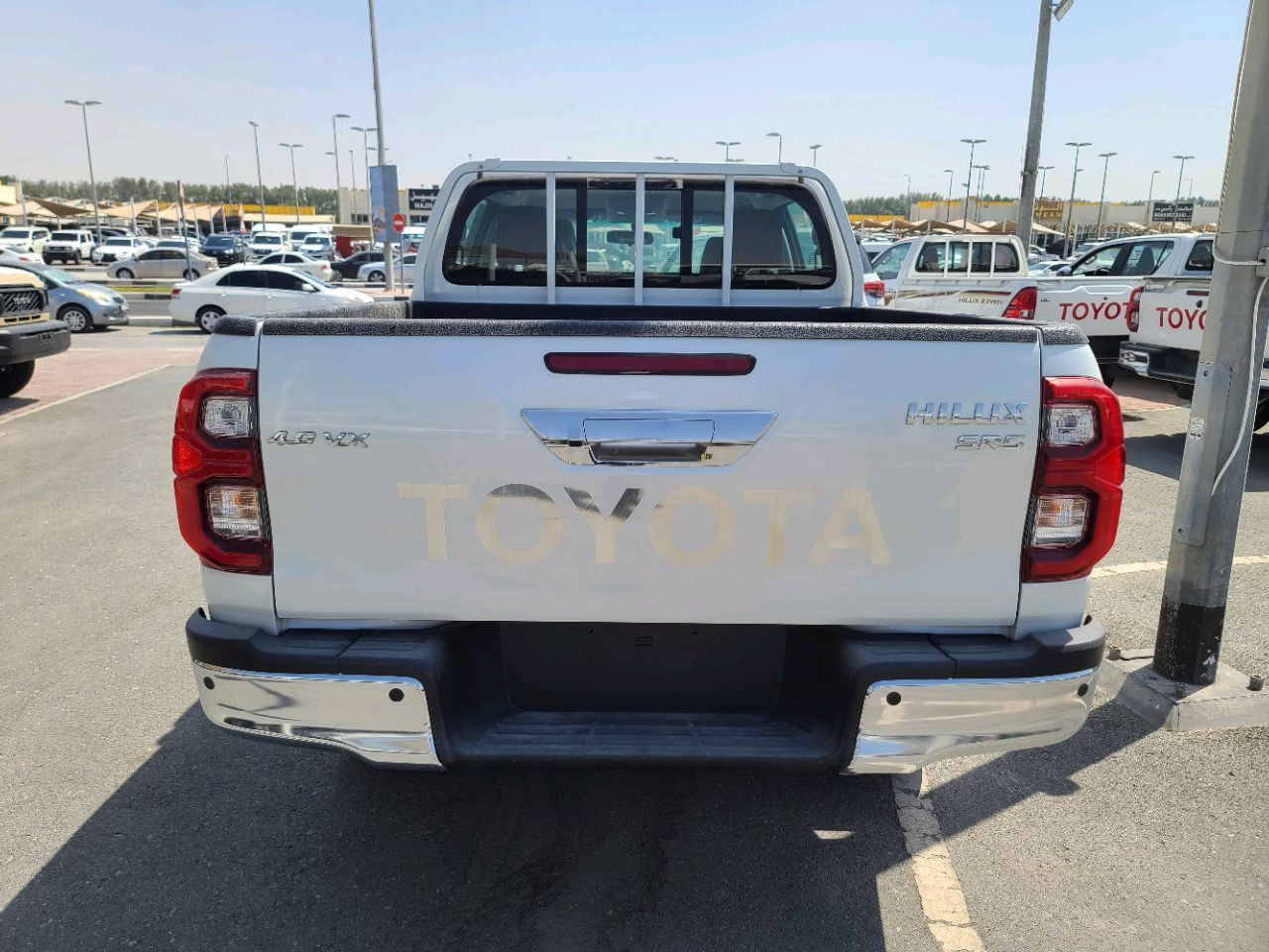 Toyota Hilux - Image 8