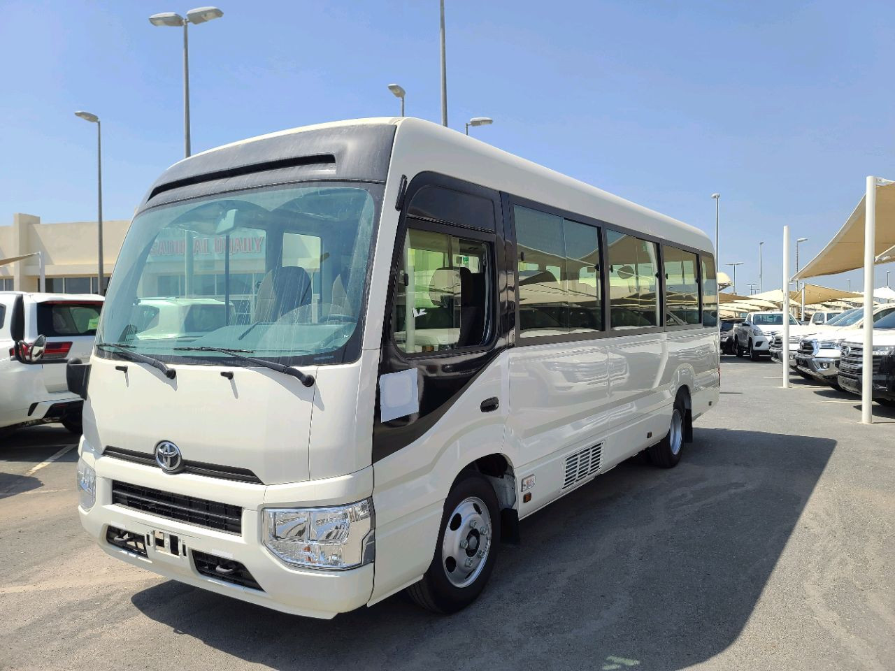 Toyota Coaster - Image 9