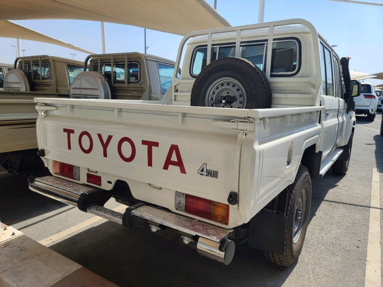 Toyota Land Cruiser - Image 8