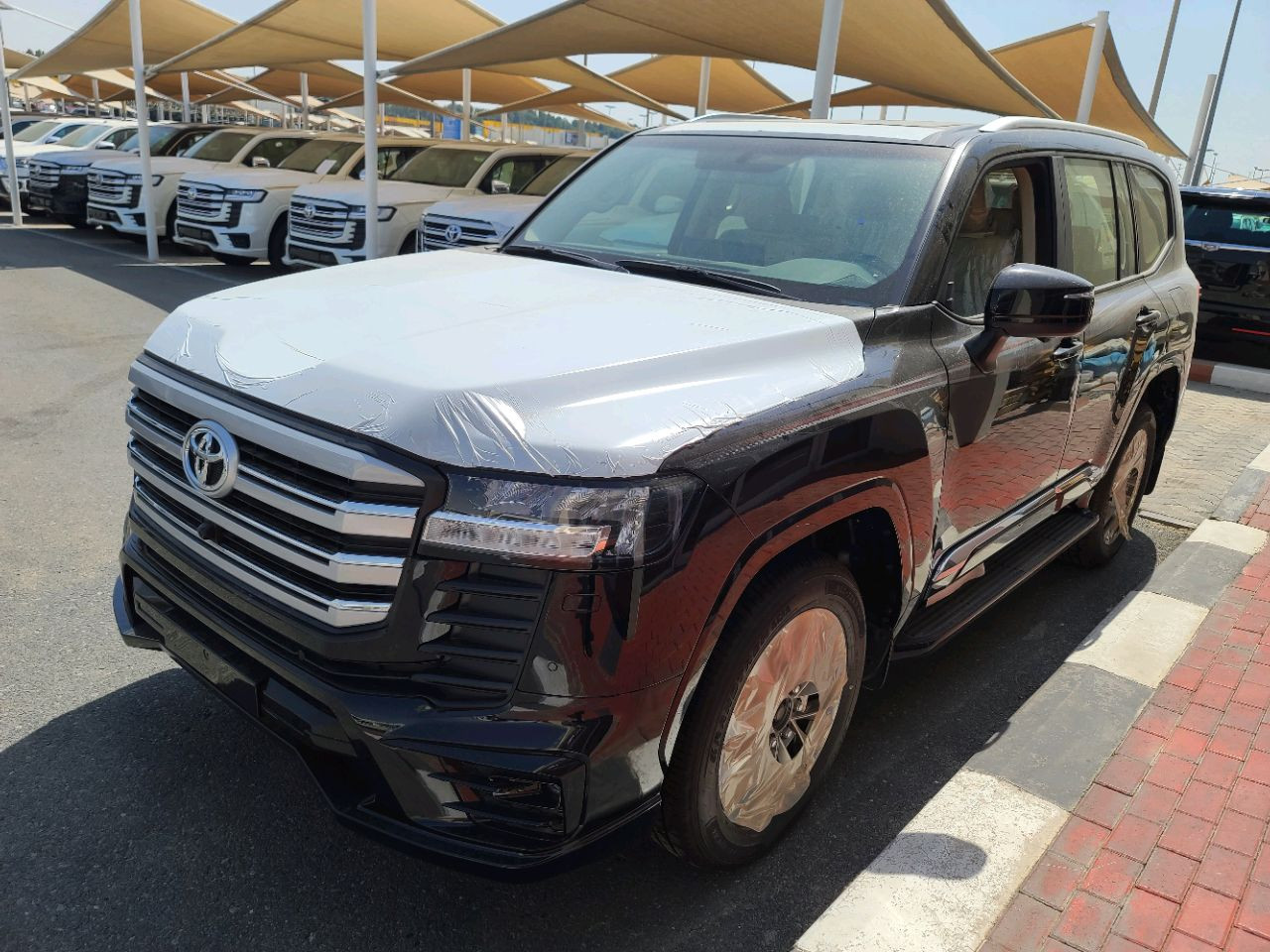 Toyota Land Cruiser - Image 6