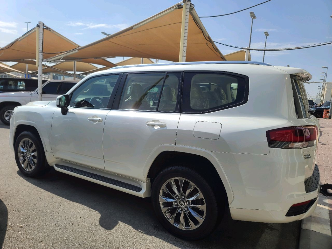 Toyota Land Cruiser - Image 3