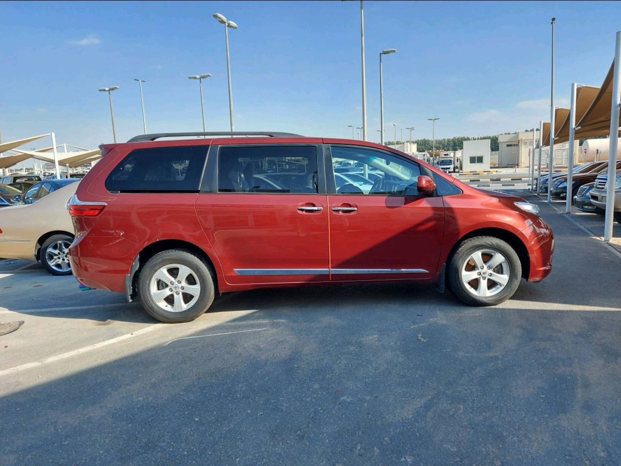 Toyota Sienna - Image 3
