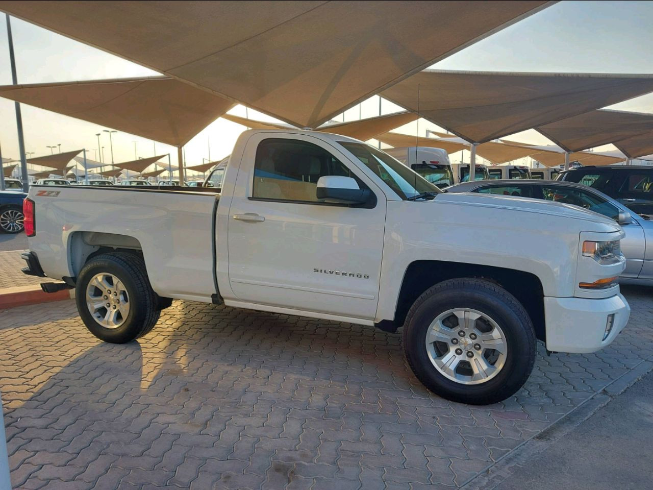 Chevrolet Silverado - Image 4