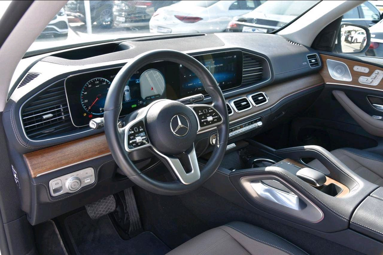 Mercedes Benz GLE SUV - Image 2