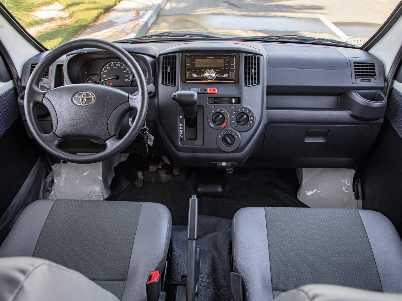 Toyota Hiace - Image 11