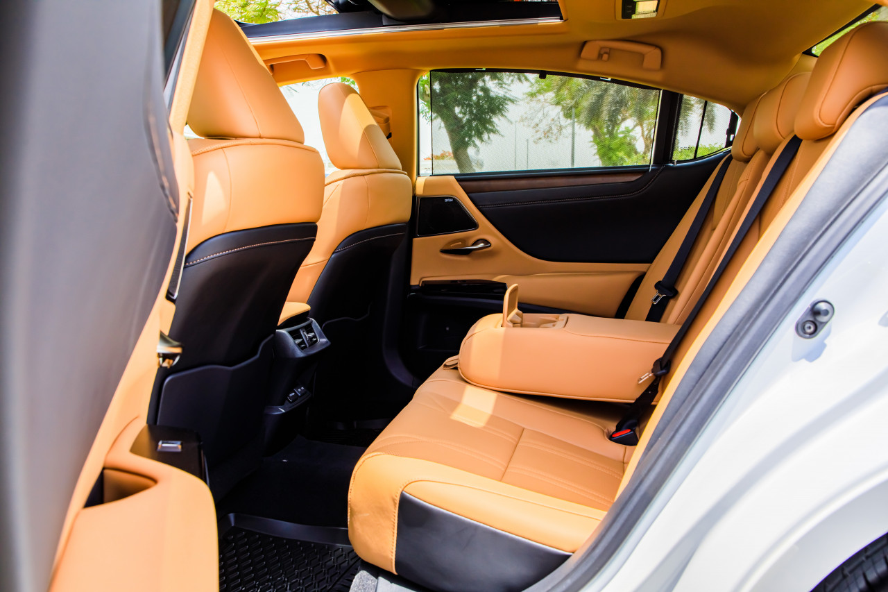 Lexus ES-Series - Image 13