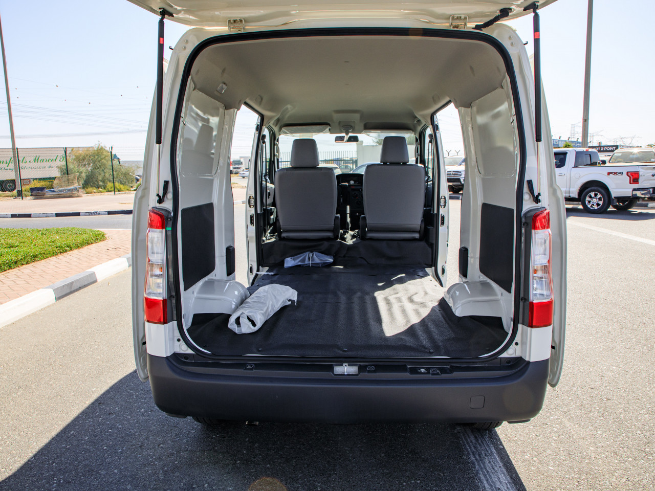 Toyota Hiace - Image 6