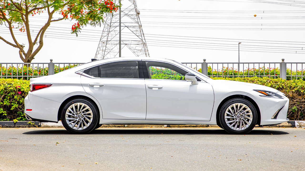 Lexus ES-Series - Image 4