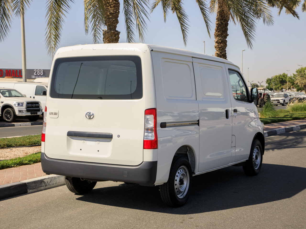 Toyota Hiace - Image 5
