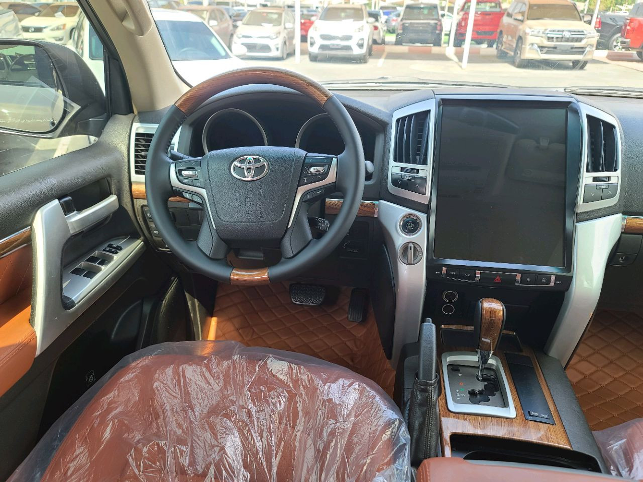 Toyota Land Cruiser - Image 8
