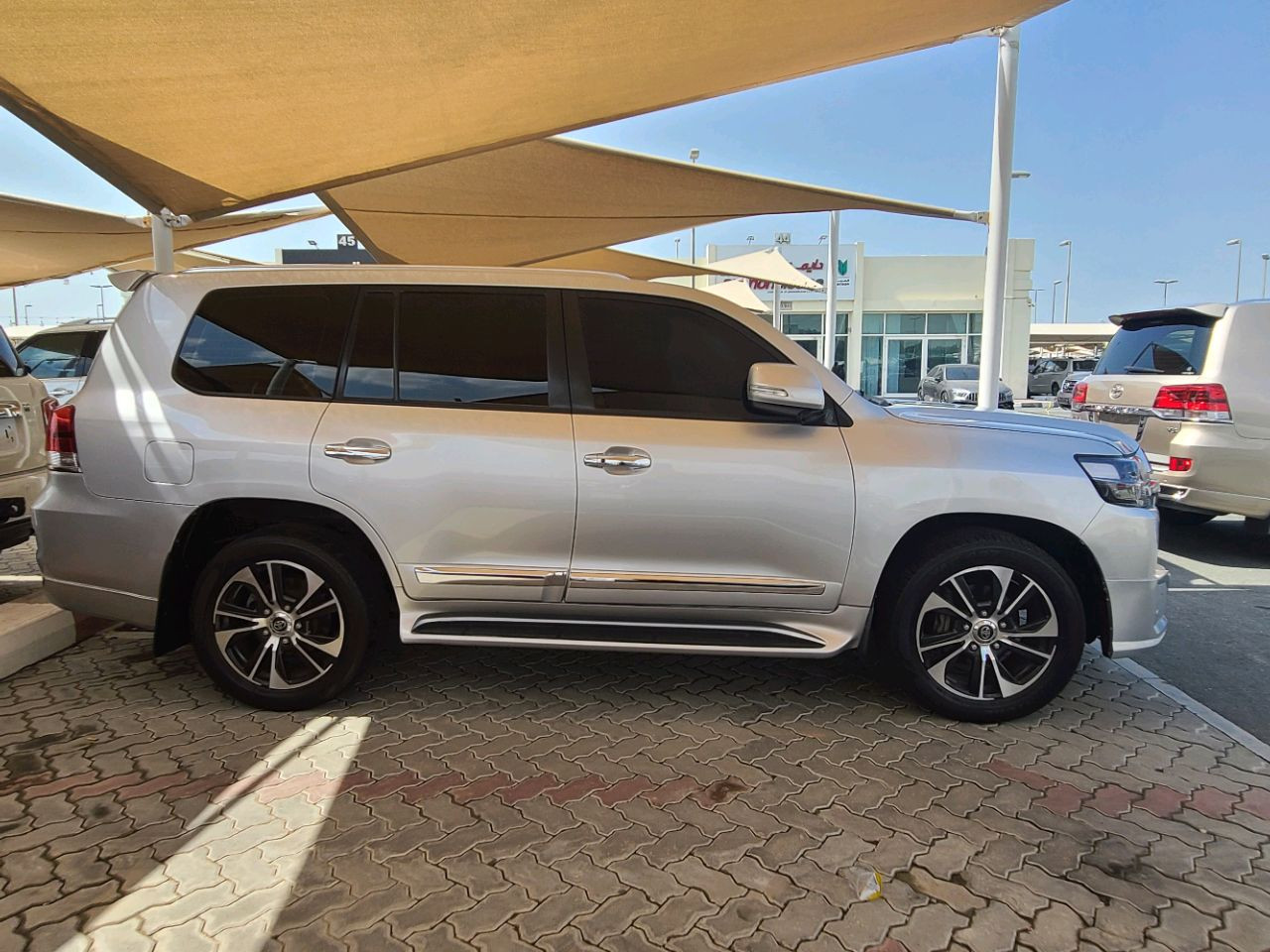 Toyota Land Cruiser - Image 3