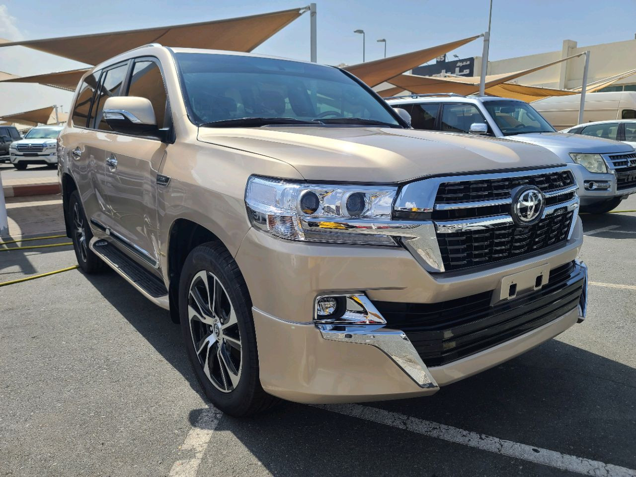 Toyota Land Cruiser - Image 10