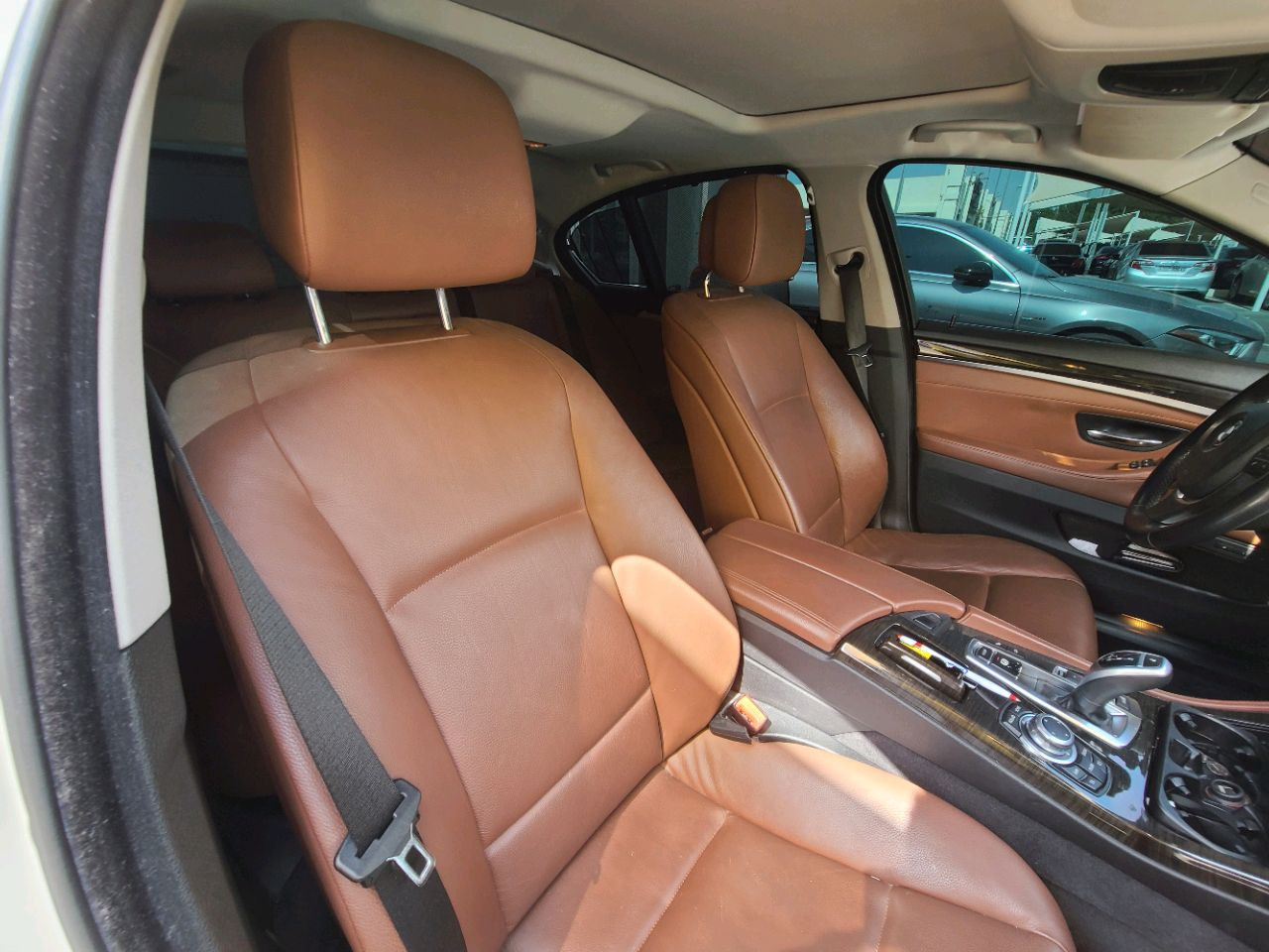 BMW 5-Series - Image 10