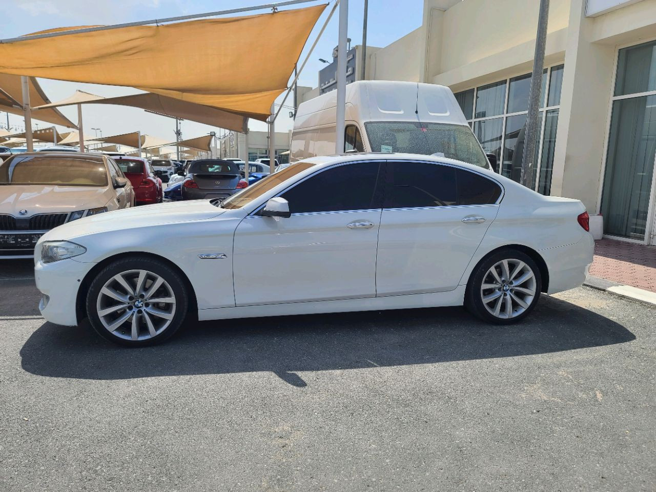 BMW 5-Series - Image 6