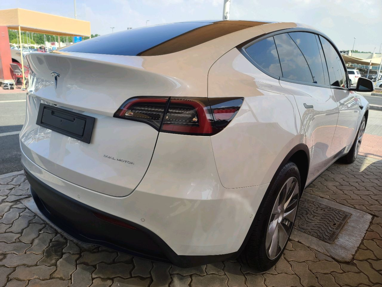 Tesla Y - Image 3