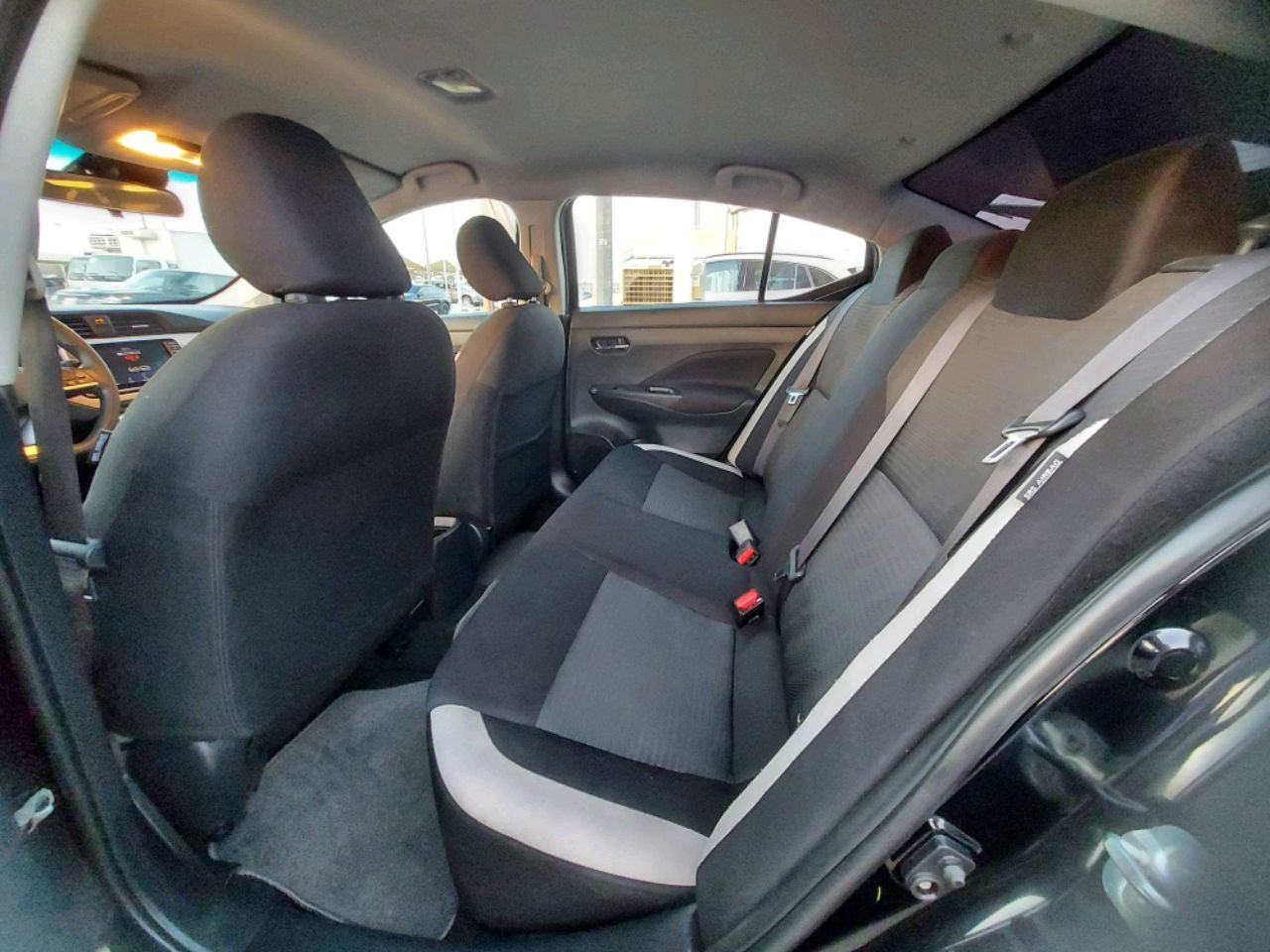 Nissan Versa - Image 8