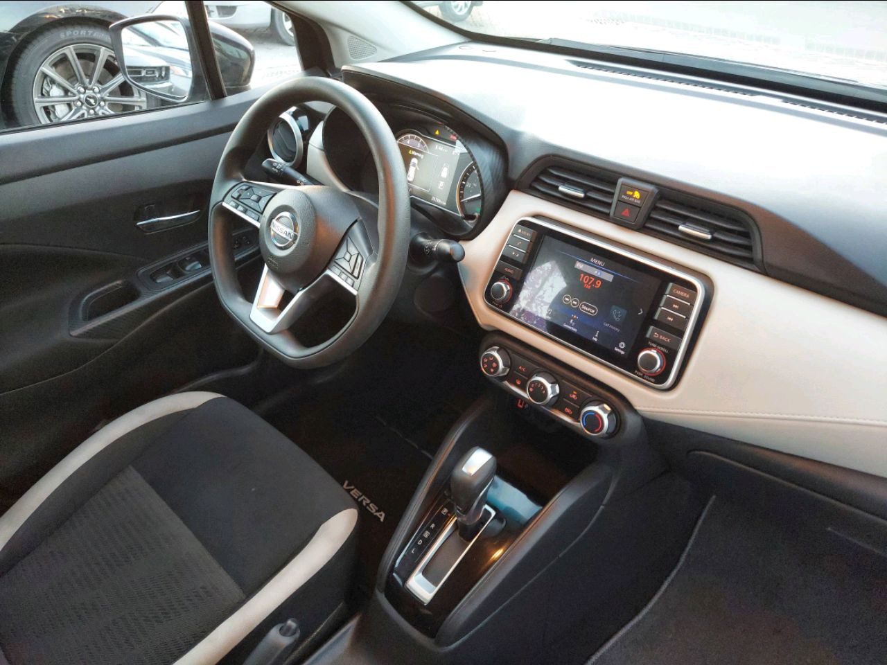 Nissan Versa - Image 6